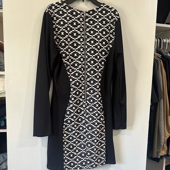 BONGO Monochrome Star Pattern Long Sleeve Dress - Picture 3 of 5